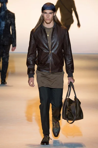 Look 28